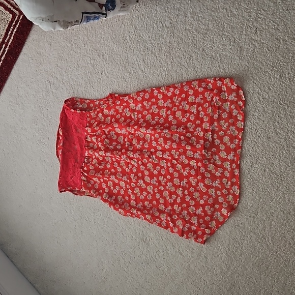 Red Daisy Print Lace Cutout Tank Top Blouse - Picture 4 of 9